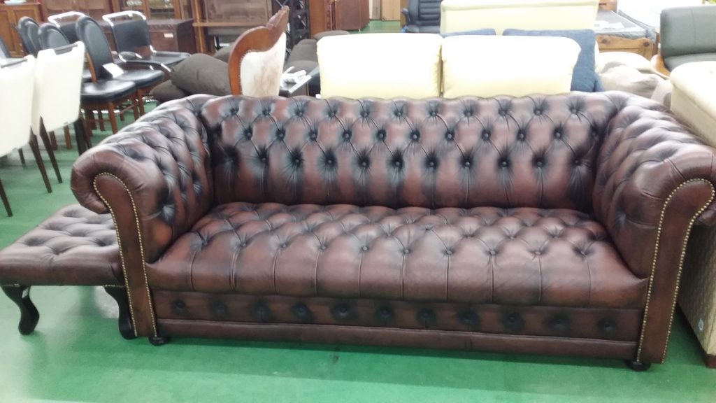 » Chesterfiled マンチェスター 本革3人掛けソファー入荷しました！！ リサイクルショップ 中古品の買取は愛品倶楽部・愛品館